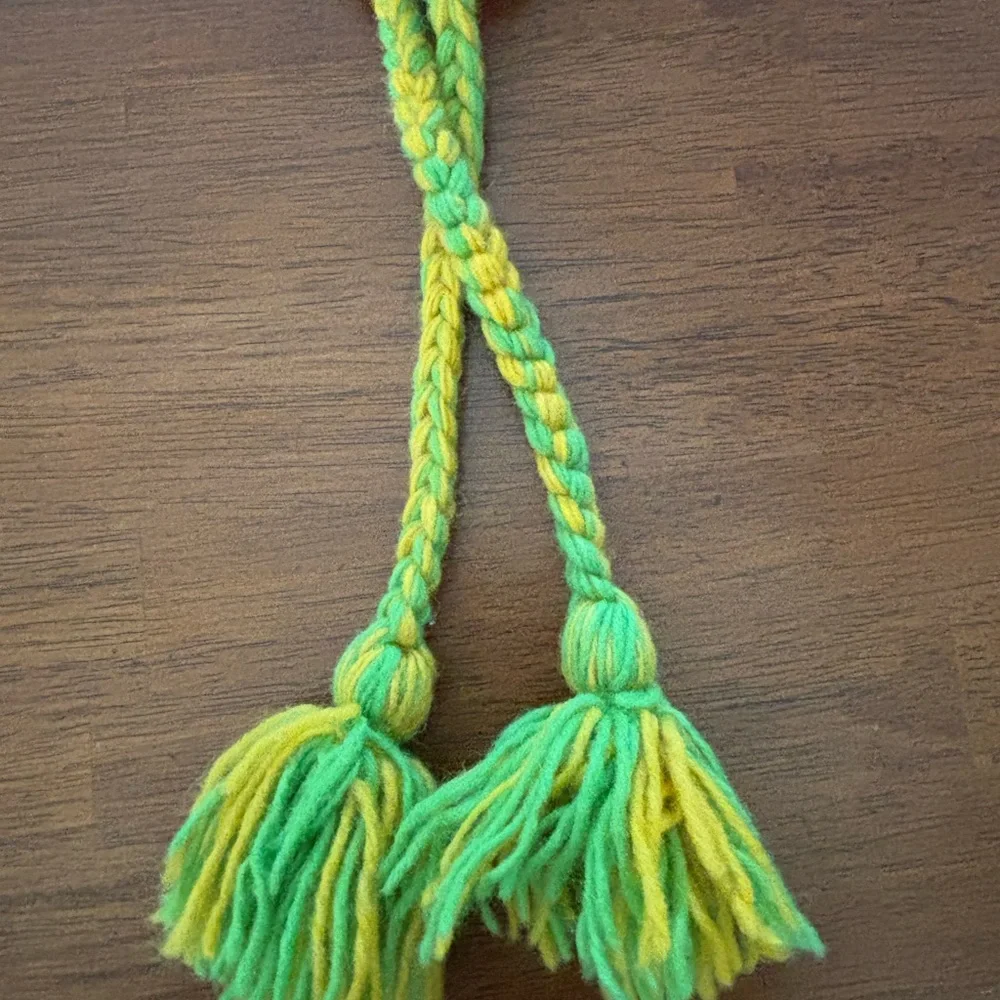 N/A green wool